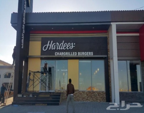 تركيب اللوحات الإعلانية