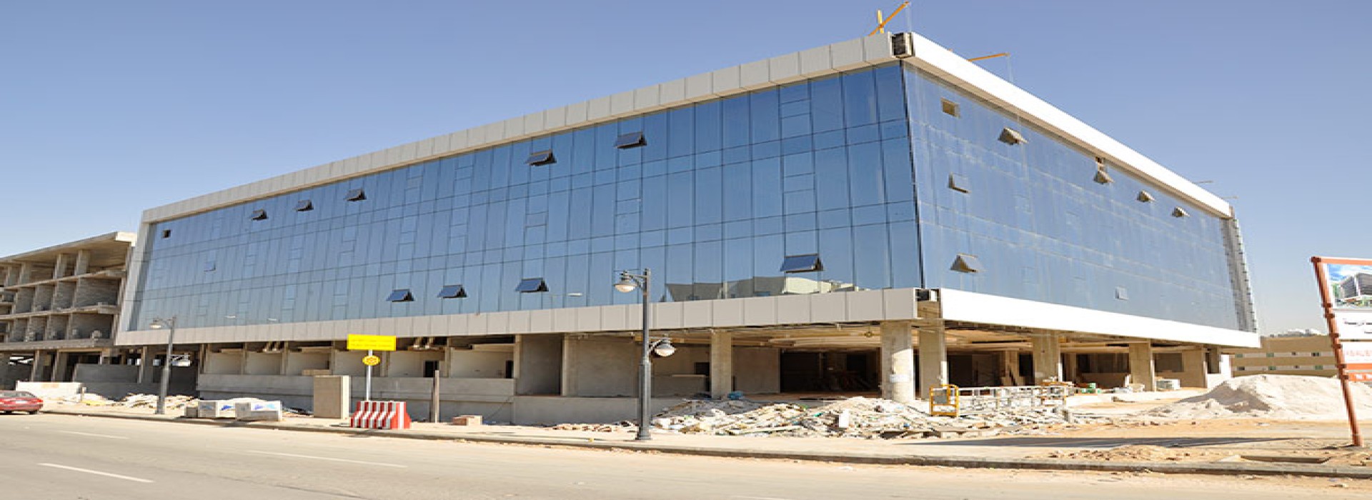 تركيب الواجهات الزجاجية الإستراكشر